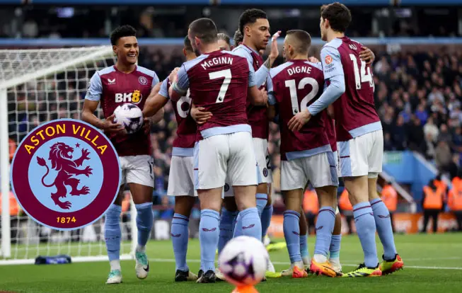 Pemain Aston Villa Merayakan kemenangan atas tuan rumah Manchester United