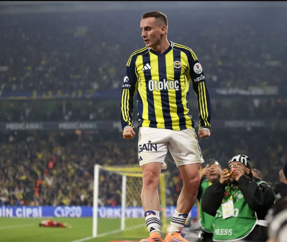 Selebrasi gol pemain fenerbahce