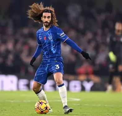 Kabar Buruk Chelsea! Marc Cucurella Tumbang di Awal Laga, Seberapa Parah Cederanya?